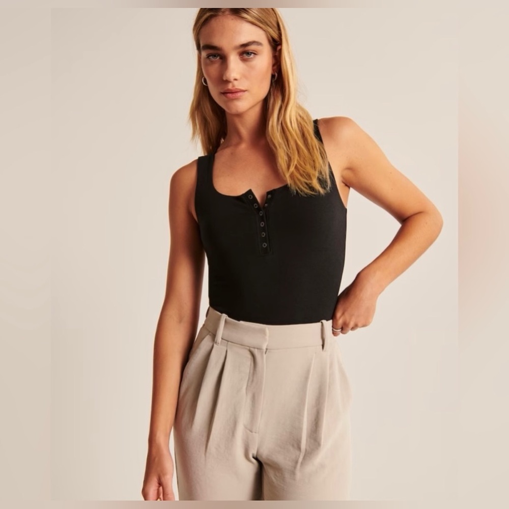 NEVER WORN Abercrombie women’s medium ribbed tank top in black